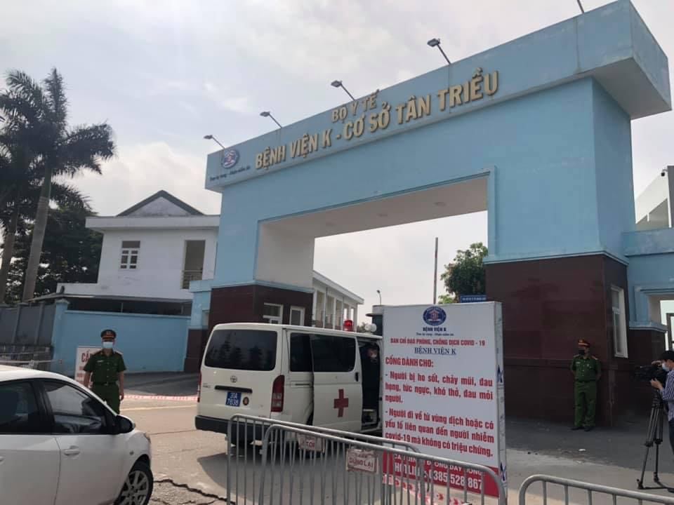 Cận cảnh Bệnh viện K T&acirc;n Triều dựng r&agrave;o chắn, dừng tiếp nhận bệnh nh&acirc;n - Ảnh 1.