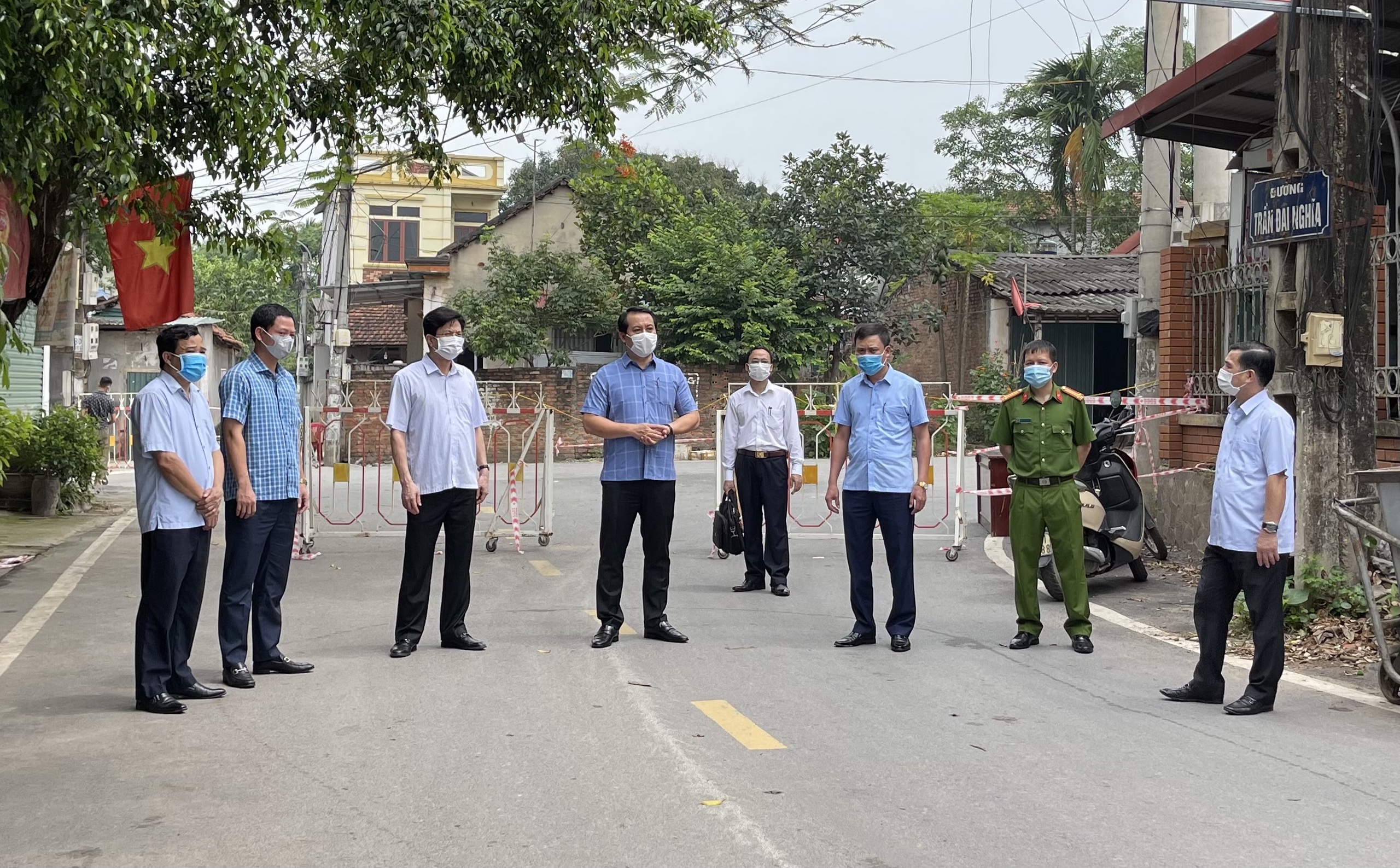 Chống dịch "lơ mơ", Chủ tịch phường bị đình chỉ công tác