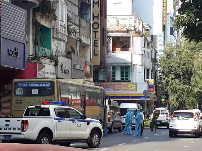 Hai người tiếp tay đưa h&agrave;ng chục người Trung Quốc v&agrave;o TP HCM l&agrave; ai? - Ảnh 1.