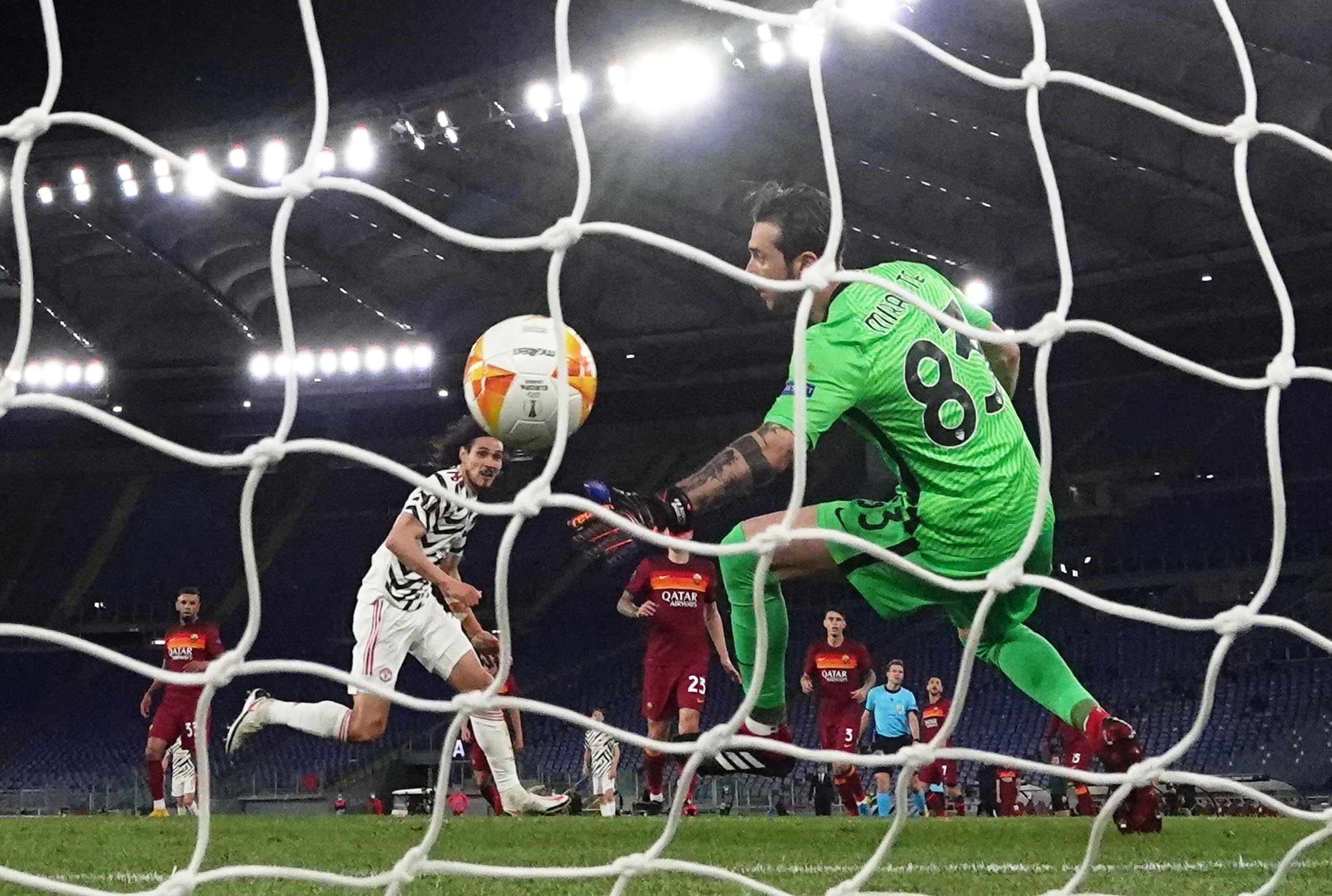 Người h&ugrave;ng Cavani tỏa s&aacute;ng, Man United v&agrave;o chung kết Europa League - Ảnh 4.