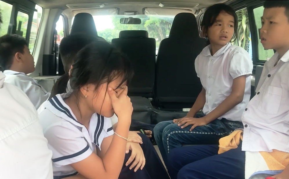 Clip: Nhiều học sinh Phú Yên nhập viện sau khi uống thuốc tẩy giun