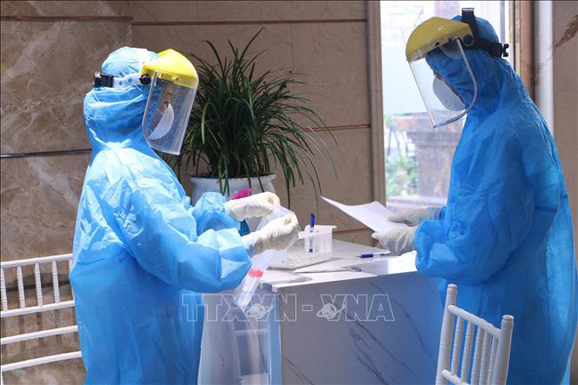 Phong tỏa, c&aacute;ch ly y tế 10 bệnh viện tr&ecirc;n cả nước v&igrave; Covid-19 - Ảnh 7.