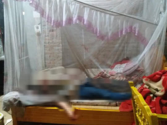 Chồng ra khỏi nhà với vết máu trên người, vợ chết trên giường