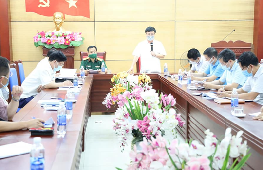 Giãn cách xã hội thị xã có hơn 113.000 dân sau khi phát hiện ca dương tính SARS-CoV-2 - Ảnh 1.