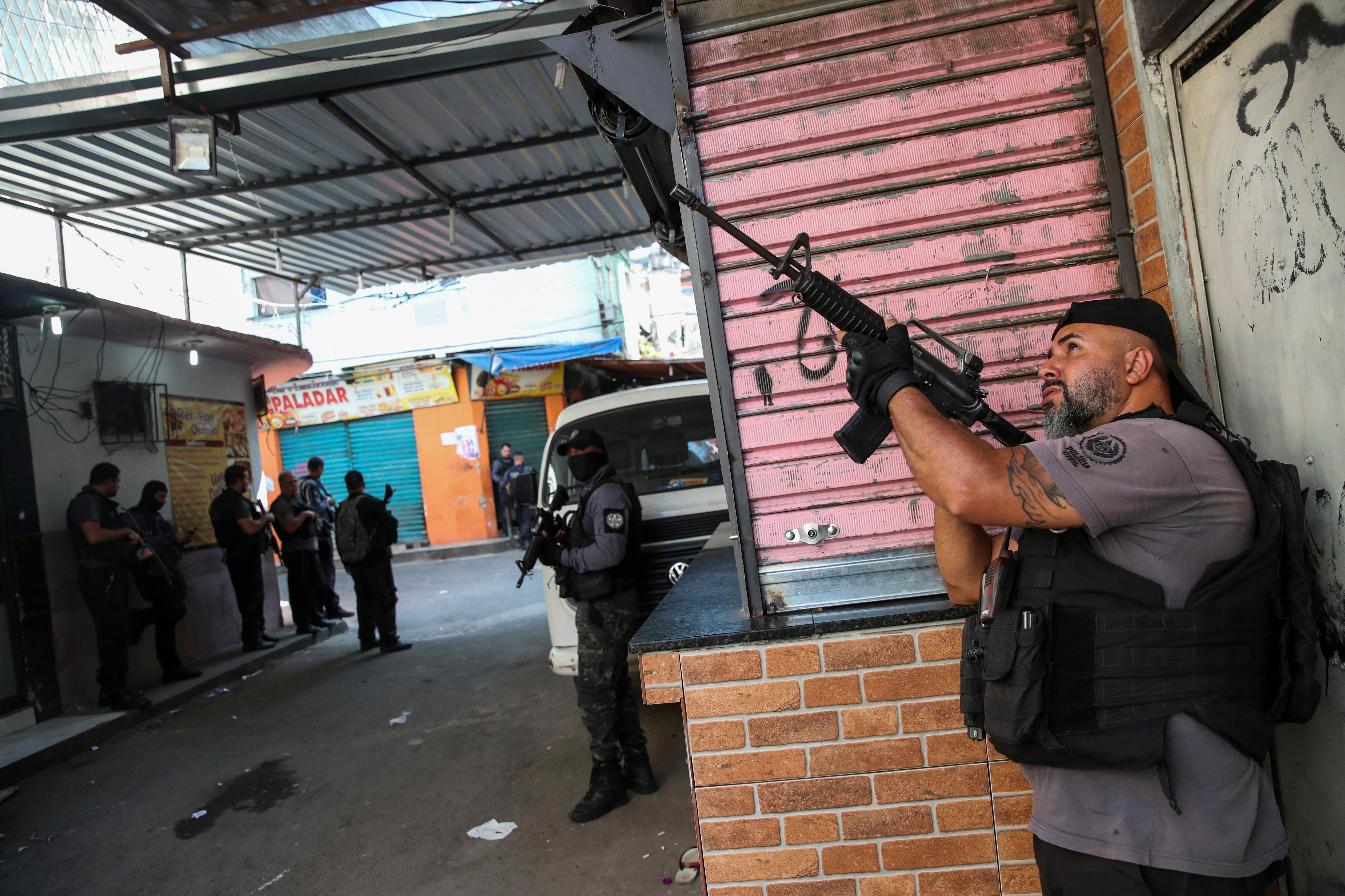 Brazil: Cảnh sát truy quét tội phạm như phim, ít nhất 25 người chết