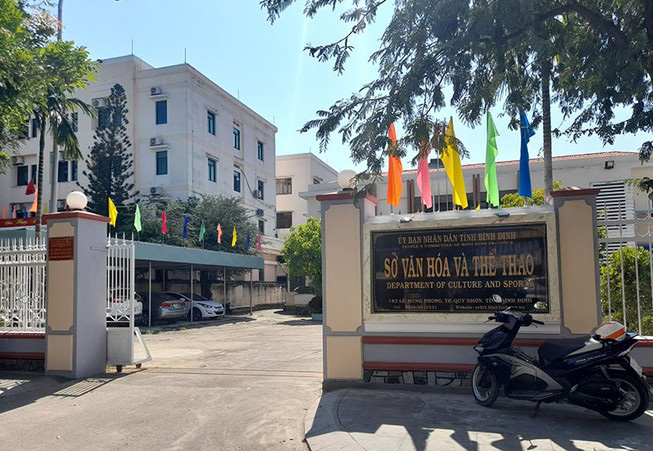 Cho giang hồ đến nhà đe dọa giám đốc sở, phó giám đốc trung tâm bị buộc thôi việc