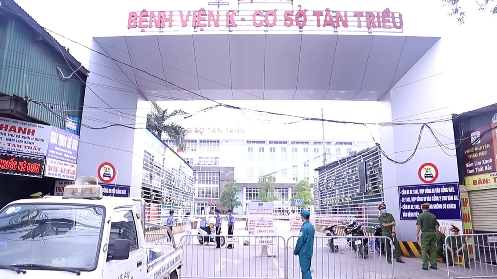 Phong tỏa, c&aacute;ch ly y tế 10 bệnh viện tr&ecirc;n cả nước v&igrave; Covid-19 - Ảnh 1.