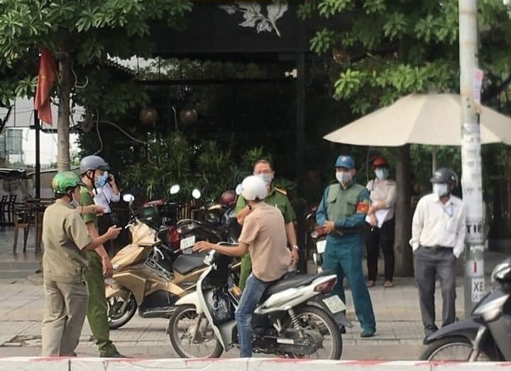55 người ở TP Bi&ecirc;n Ho&agrave; bị xử phạt v&igrave; kh&ocirc;ng đeo khẩu trang nơi c&ocirc;ng cộng - Ảnh 2.