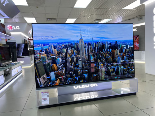 Tivi 8K giảm giá đậm vẫn bán rất chậm
