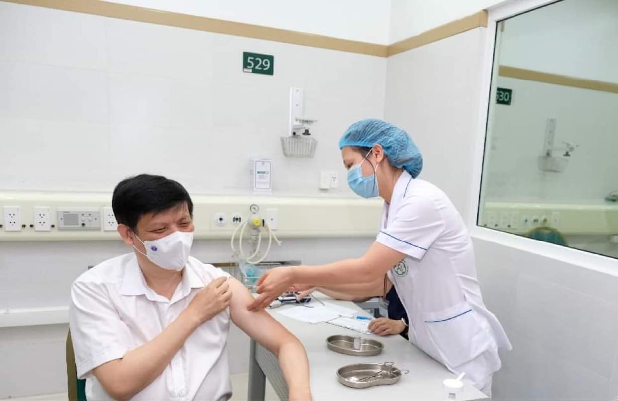 Tử vong sau tiêm vắc-xin Covid-19: Chuyên gia tiêm chủng nói gì? - Ảnh 2.