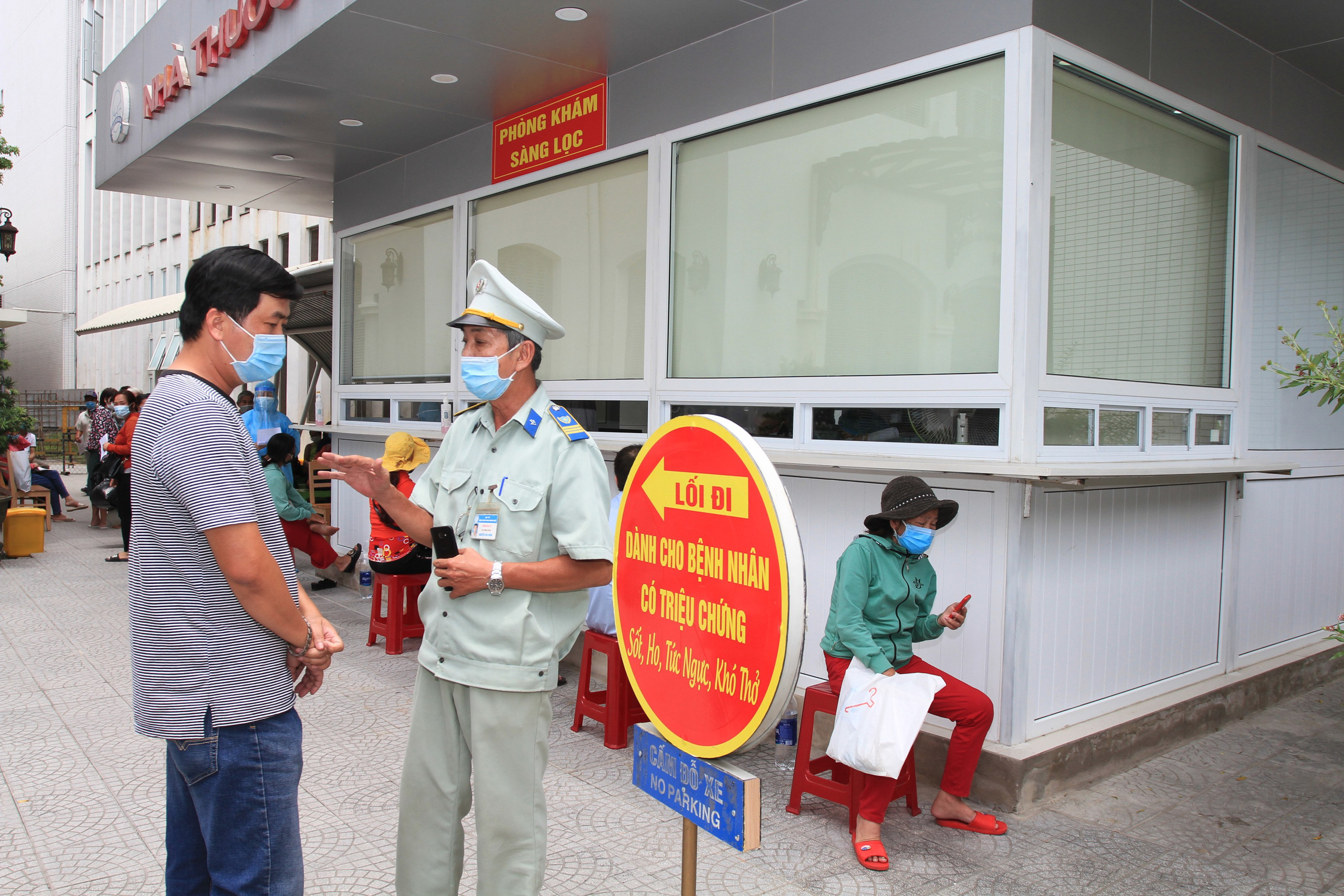 Ca nghi dương tính SARS-CoV-2  đầu tiên tại Thừa Thiên - Huế đi ăn giỗ, làm căn cước công dân