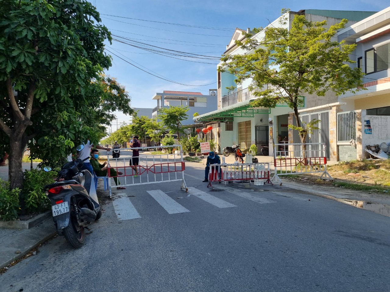 Đ&agrave; Nẵng tạm dừng hoạt động th&ecirc;m 2 chợ, x&eacute;t nghiệm Covid-19 hơn 300 người - Ảnh 2.