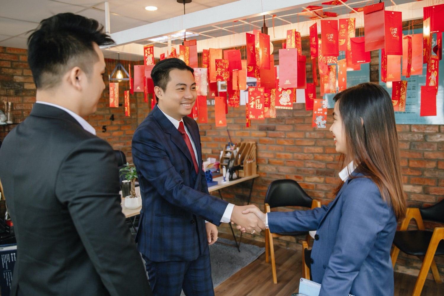 C&ugrave;ng trải nghiệm dịch vụ đo may tận nơi của Mon Amie - Ảnh 2.