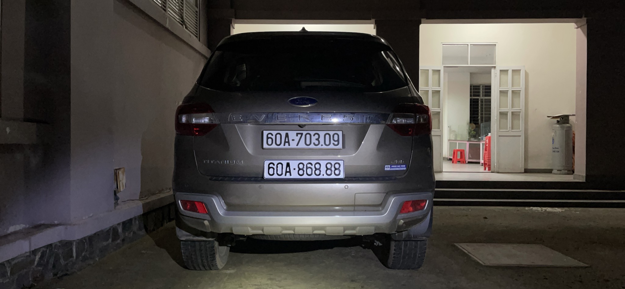 Sốc với l&yacute; do chủ xe to gan x&agrave;i biển giả si&ecirc;u đẹp ở Đồng Nai - Ảnh 3.