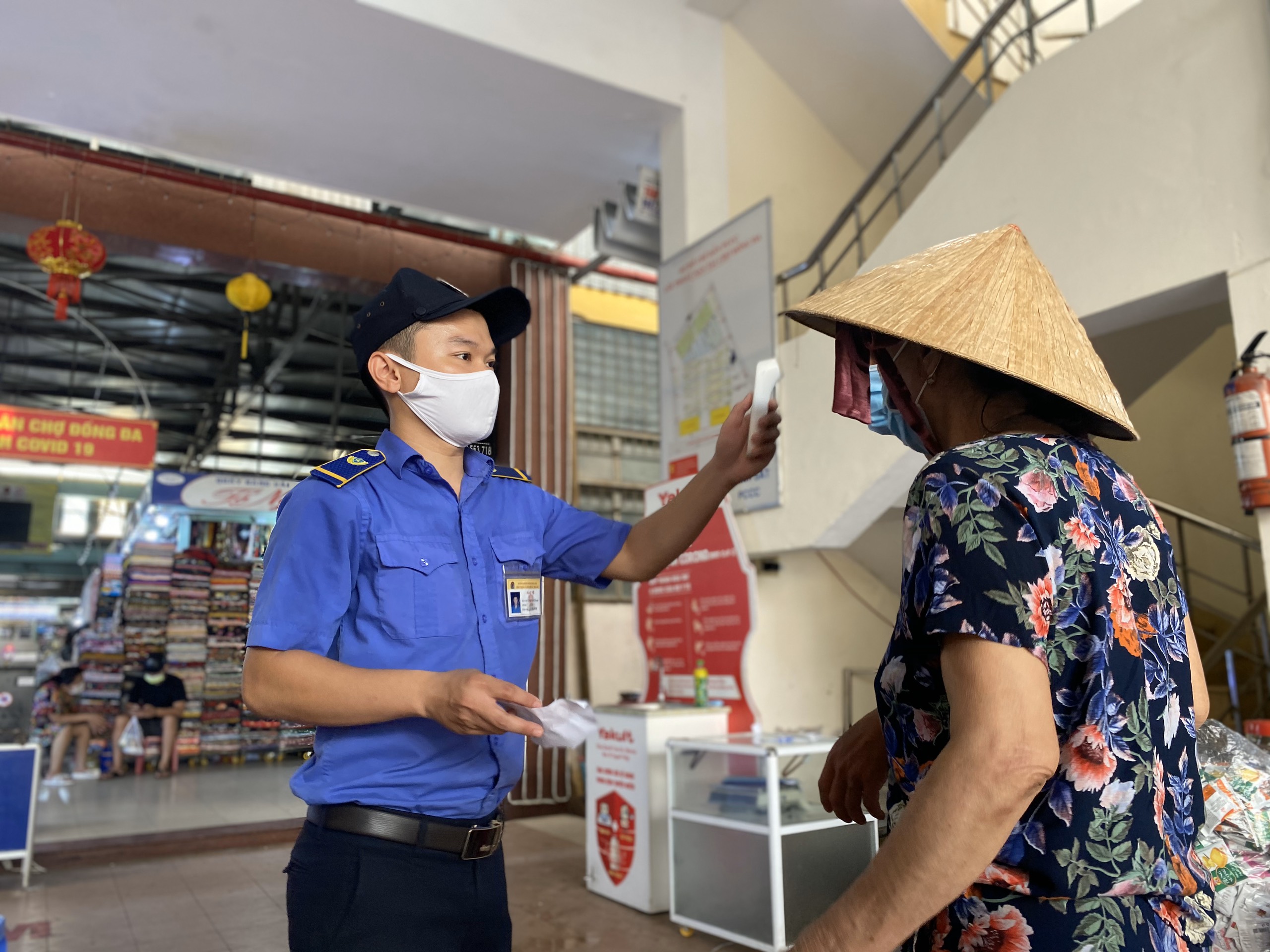 CLIP: Ngày đầu Đà Nẵng thực hiện đi chợ bằng thẻ vì Covid-19