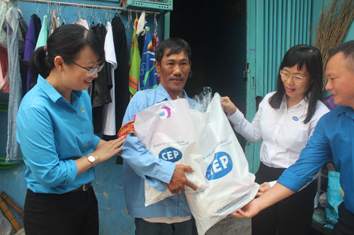 Tiếp sức người lao động khó khăn