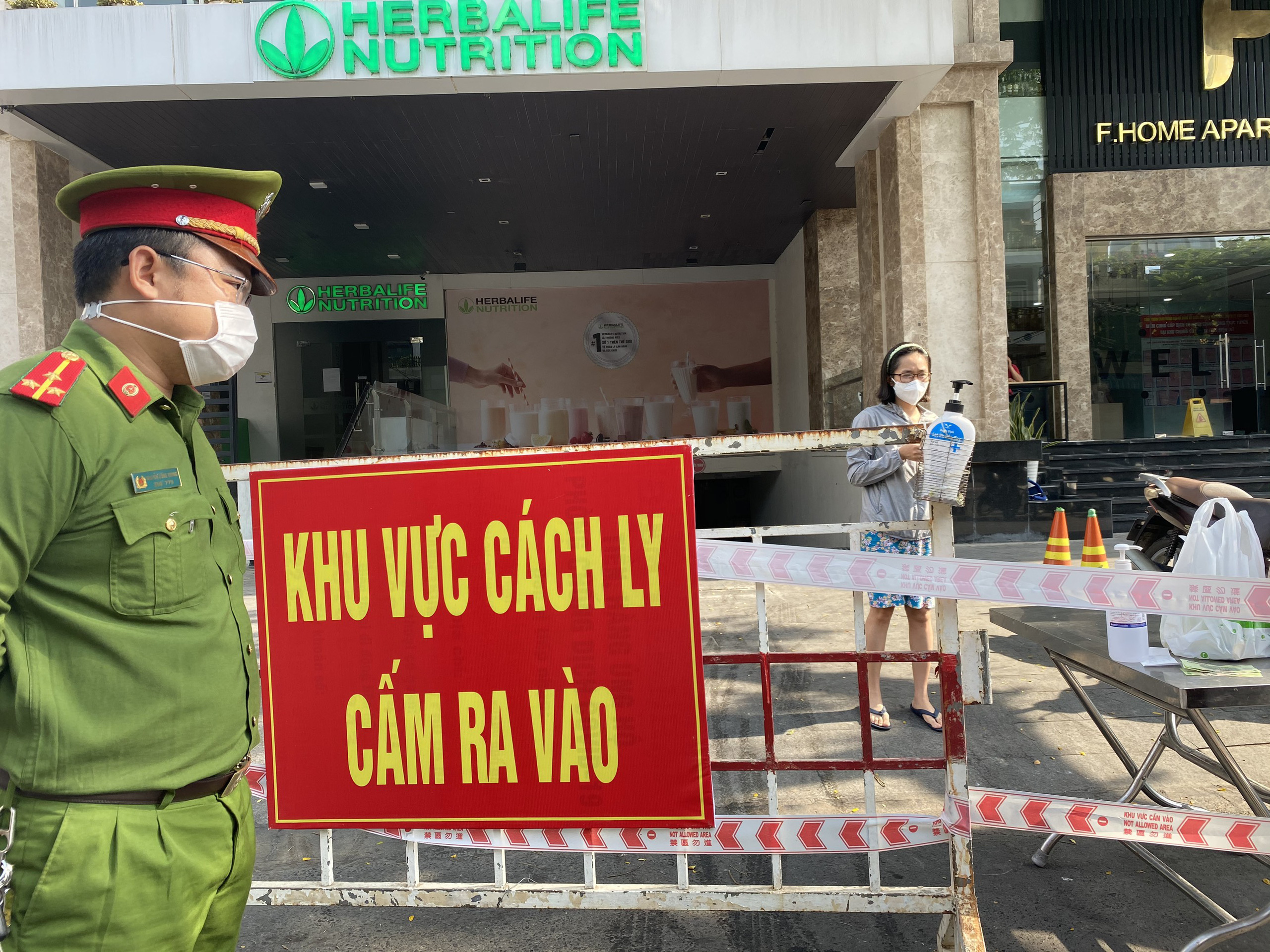 Đà Nẵng phong tỏa chung cư cao cấp gần 700 người ở