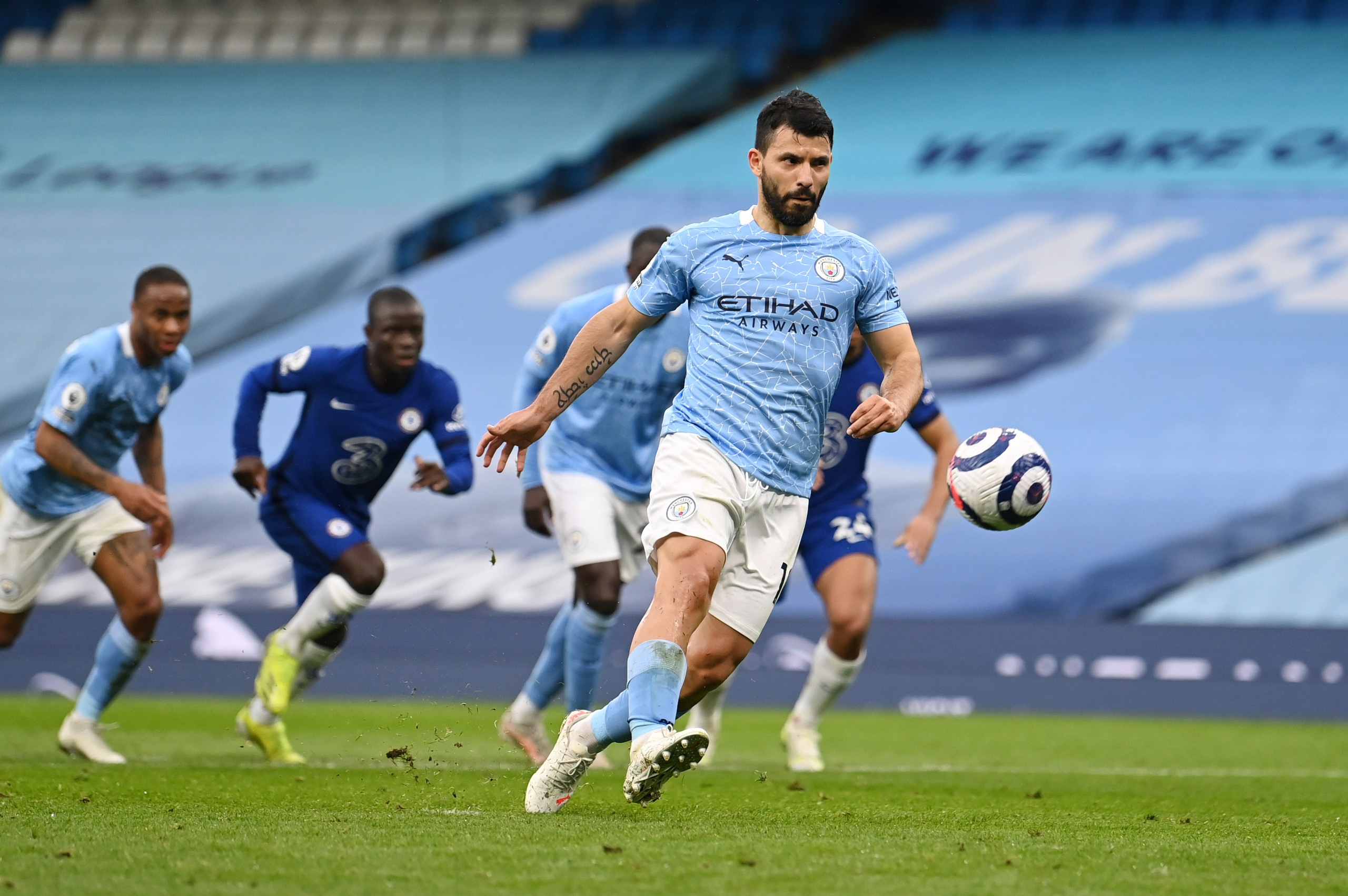 Thua ngược Chelsea ngỡ ngàng, Man City hoãn ngày vui vô địch - Ảnh 4.