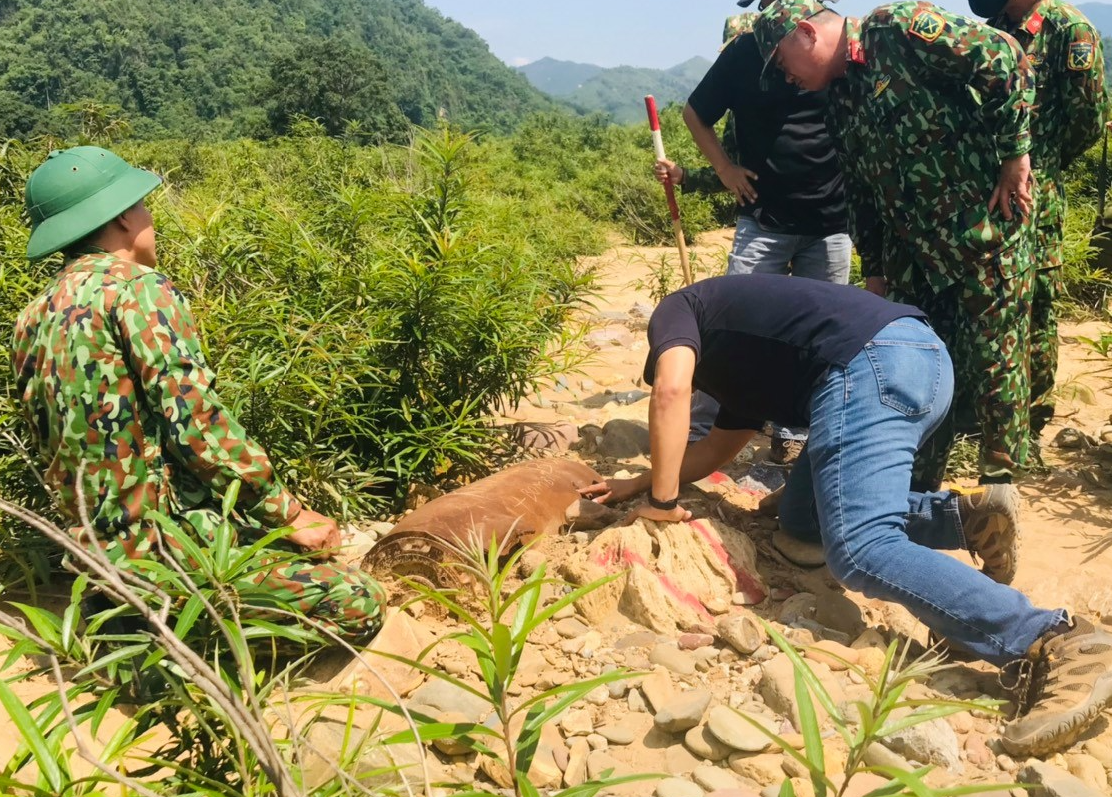 Công binh đã xử lý quả bom ở Cù Bai