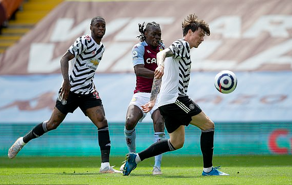 Ngược d&ograve;ng hạ Aston Villa, Man United tiếp tục đua v&ocirc; địch Ngoại hạng Anh - Ảnh 2.