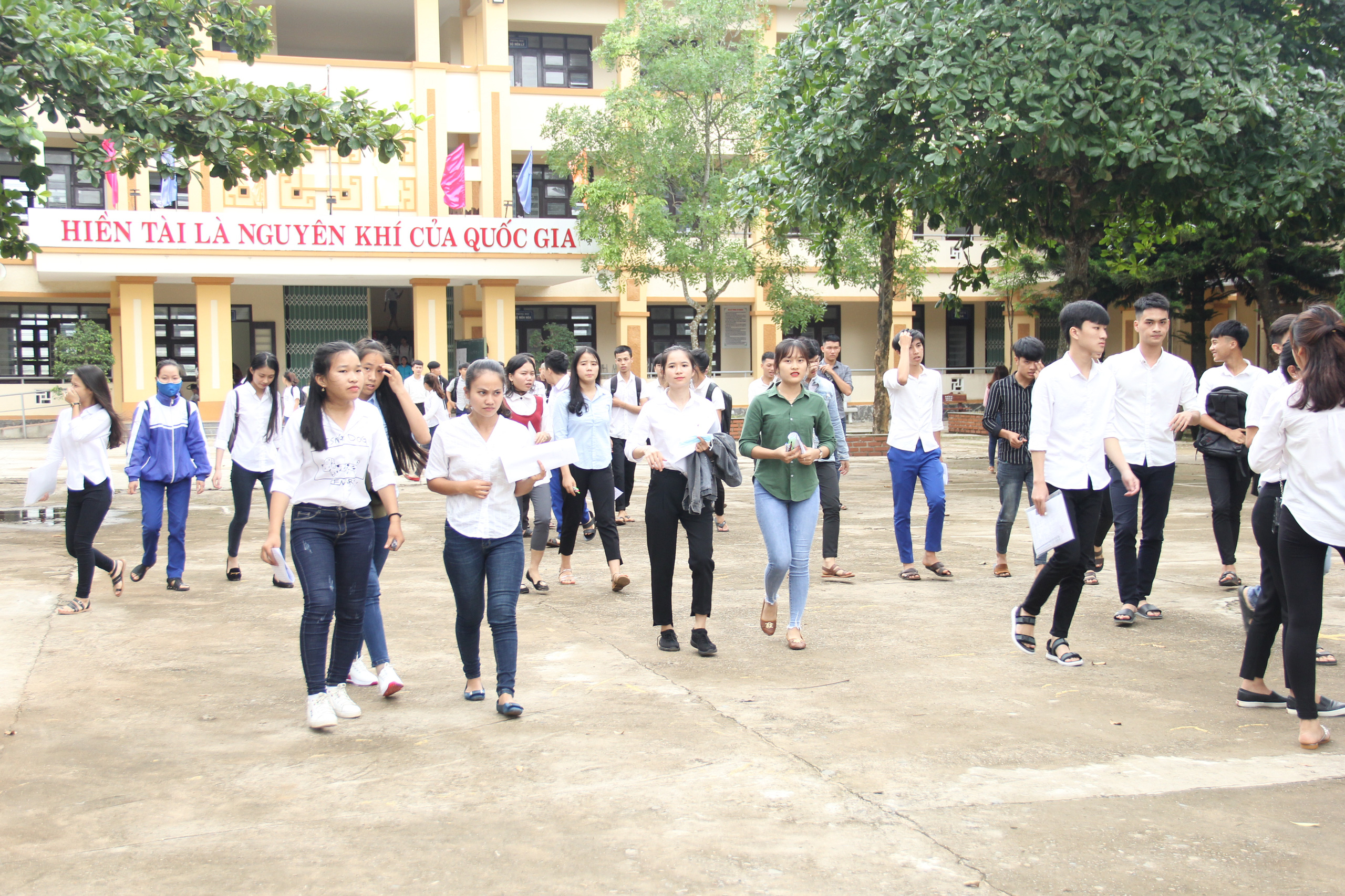 Quảng Trị cho học sinh nghỉ học để phòng chống dịch Covid-19 - Ảnh 1.