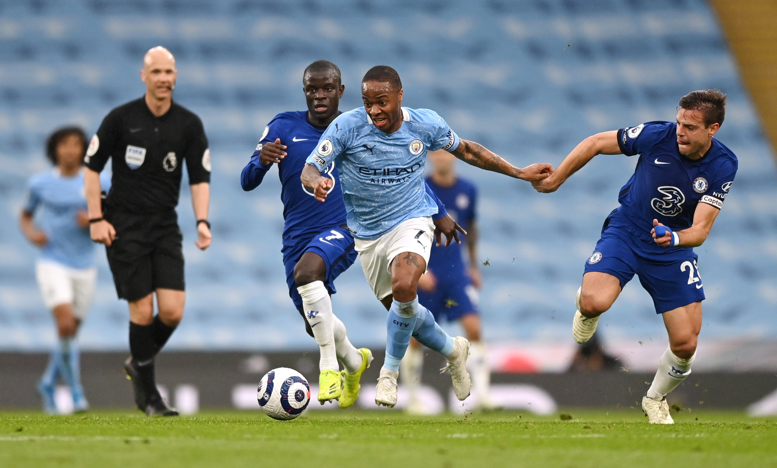 Thua ngược Chelsea ngỡ ngàng, Man City hoãn ngày vui vô địch - Ảnh 3.