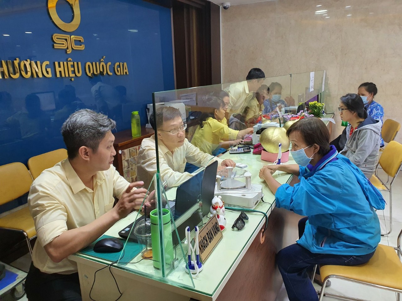 Giá vàng hôm nay 9-5: Nhà đầu tư lạc quan dự đoán giá vàng tăng mạnh
