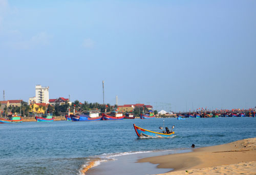 Bồi lấp cửa biển, ngư dân khốn khổ