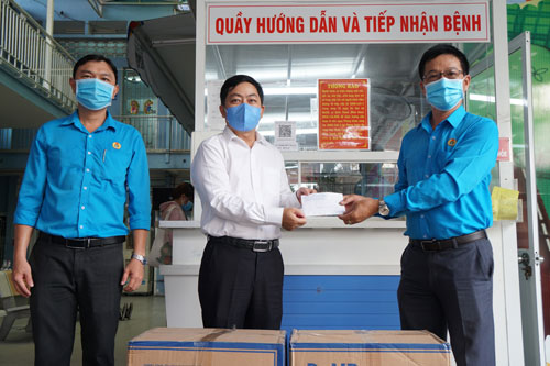 Động viên lực lượng tuyến đầu chống dịch - Ảnh 1.