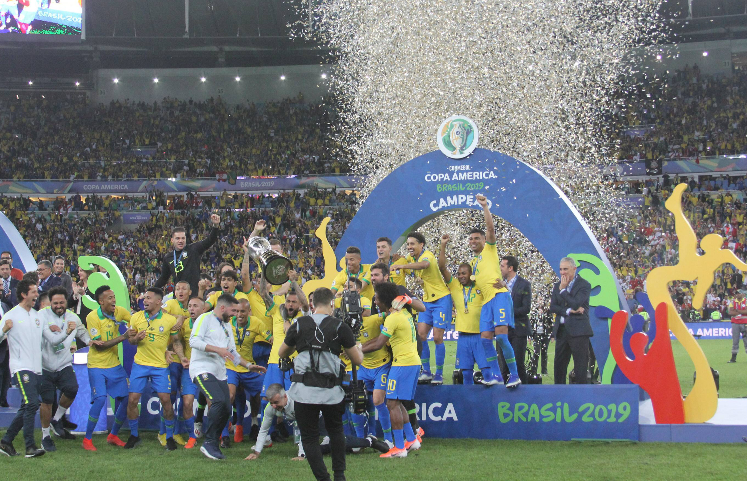 Tuyển Brazil dọa tẩy chay, Copa America b&ecirc;n bờ vực sụp đổ - Ảnh 4.