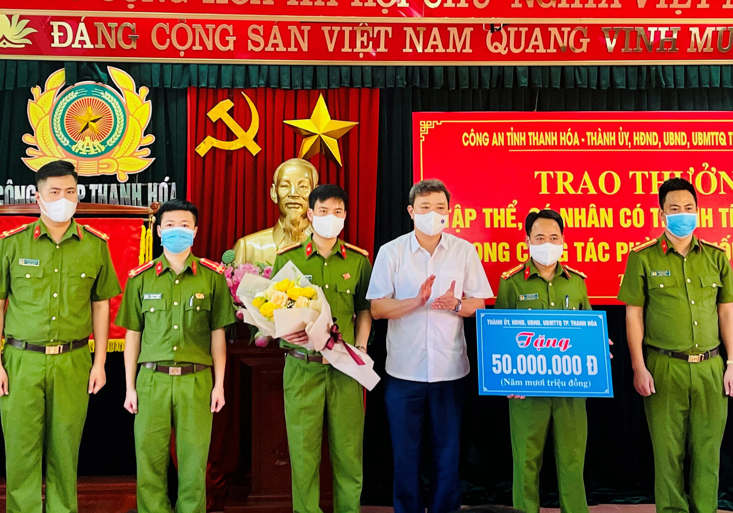 Phá đường dây bán hóa đơn "khống" trên 1.000 tỉ đồng, được thưởng 140 triệu đồng