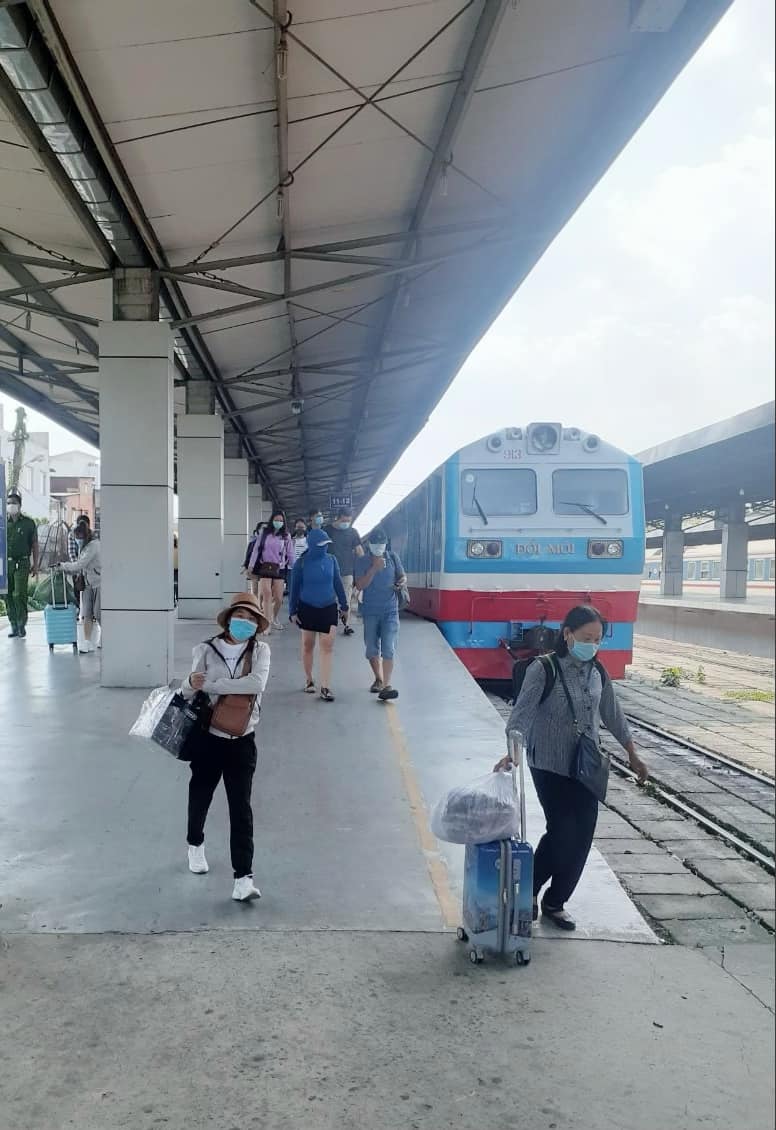 CH&Uacute; &Yacute;: Dừng h&agrave;ng loạt đo&agrave;n t&agrave;u từ TP HCM đi 1 số tỉnh, th&agrave;nh v&agrave; ngược lại - Ảnh 1.