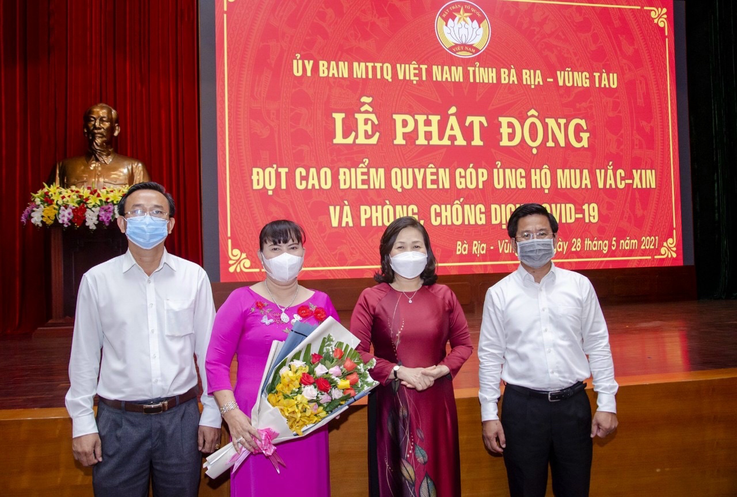 Công ty TNHH MTV Lan Anh ủng hộ 10 tỷ đồng mua vắc xin, phòng, chống dịch COVID-19. - Ảnh 1.