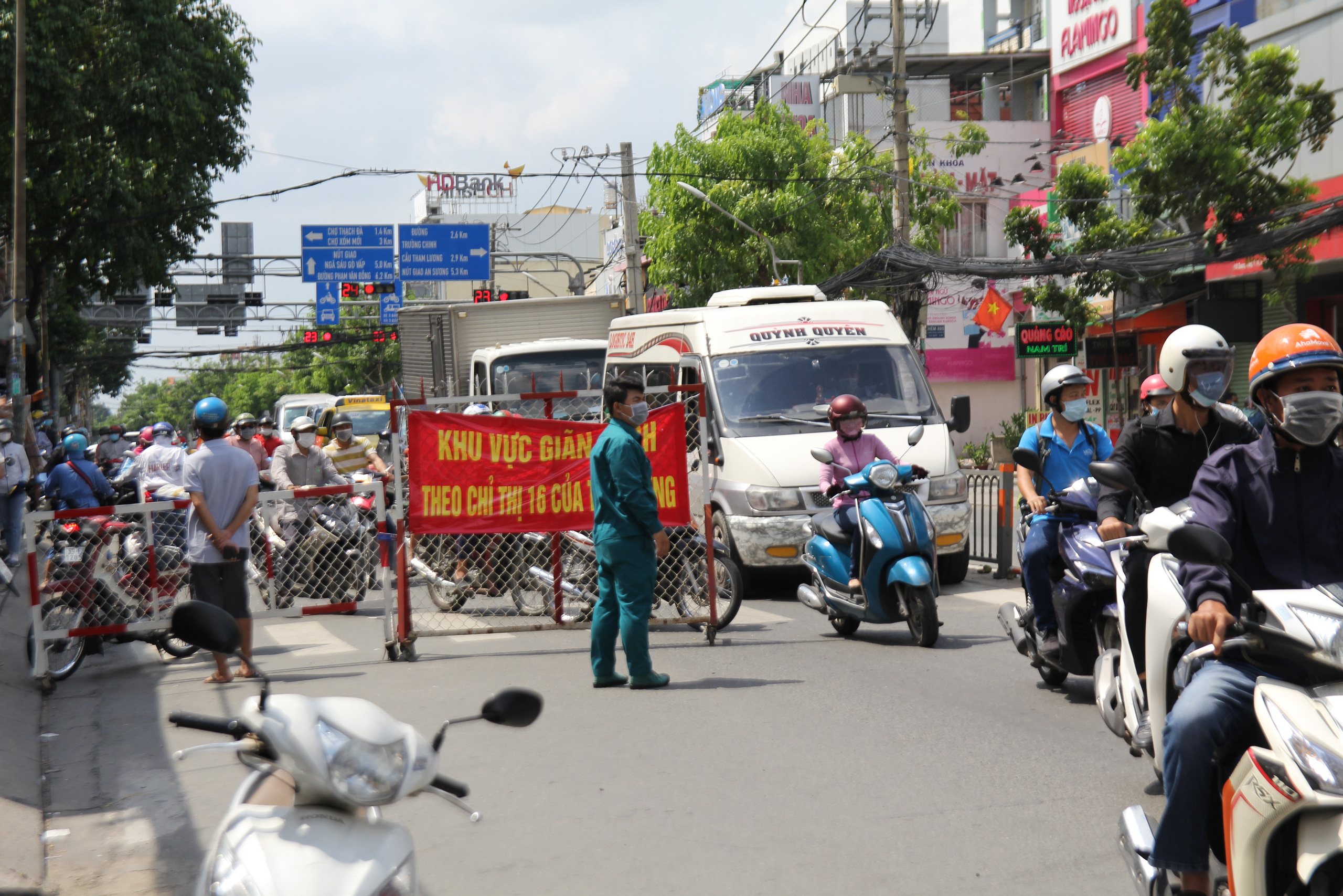 T&aacute;i lập 10 chốt kiểm so&aacute;t ra v&agrave;o G&ograve; Vấp, lực lượng chức năng l&agrave;m việc xuy&ecirc;n đ&ecirc;m - Ảnh 15.