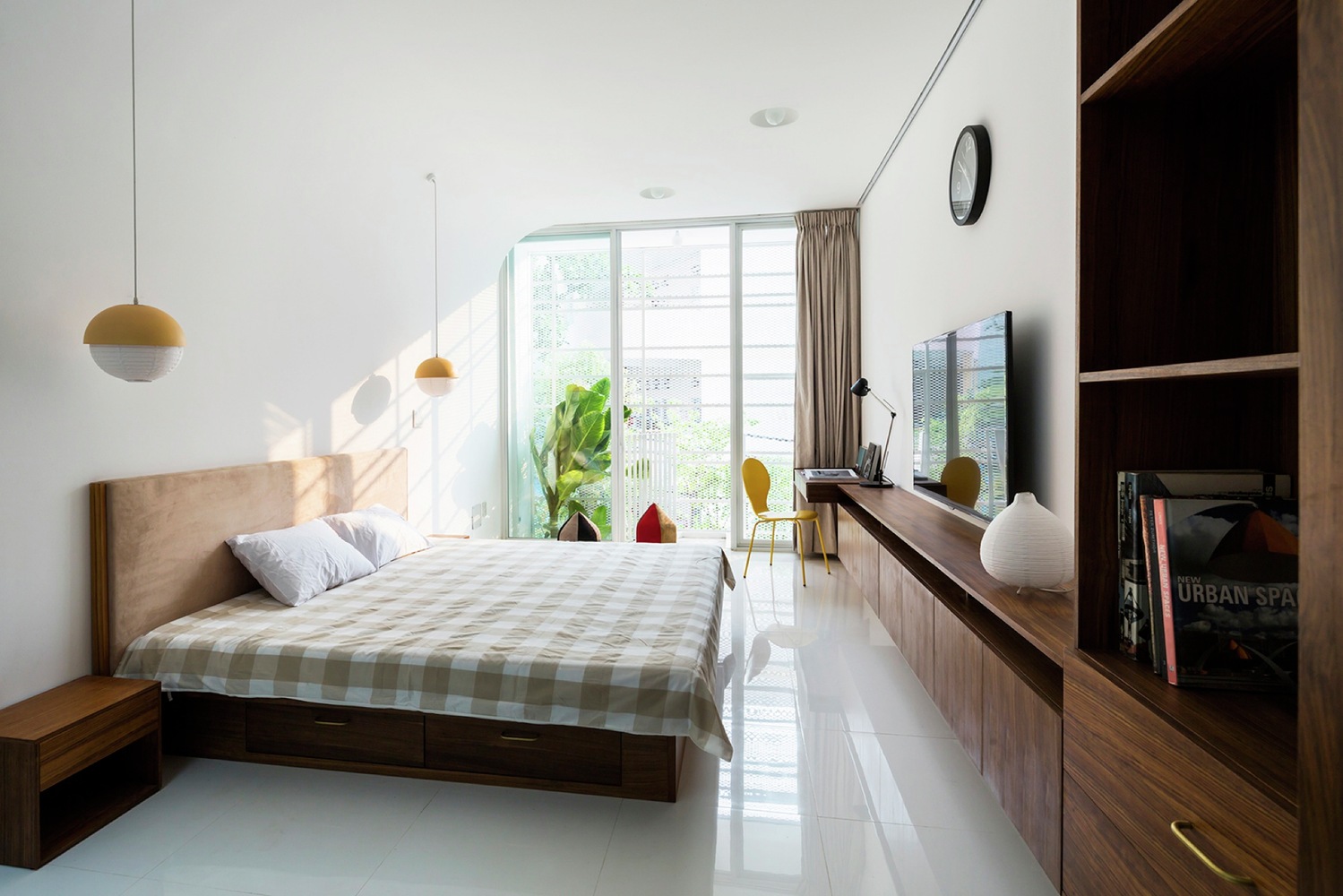 Giếng trời mở rộng dọc theo chiều dài nhà ống tại TP HCM - Ảnh 4. Giếng trời mở rộng dọc theo chiều dài nhà ống tại TP HCM - Ảnh 4.