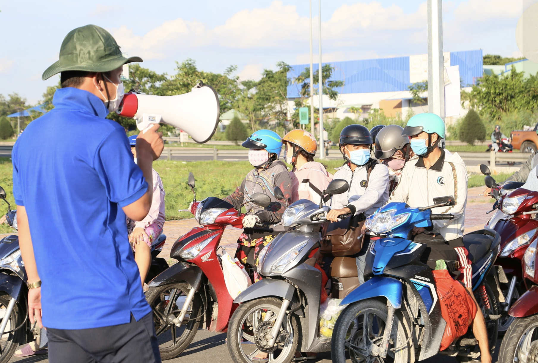 Cần Thơ lập th&ecirc;m chốt chặn hết c&aacute;c ng&otilde; v&agrave;o TP để ph&ograve;ng Covid-19 - Ảnh 2.
