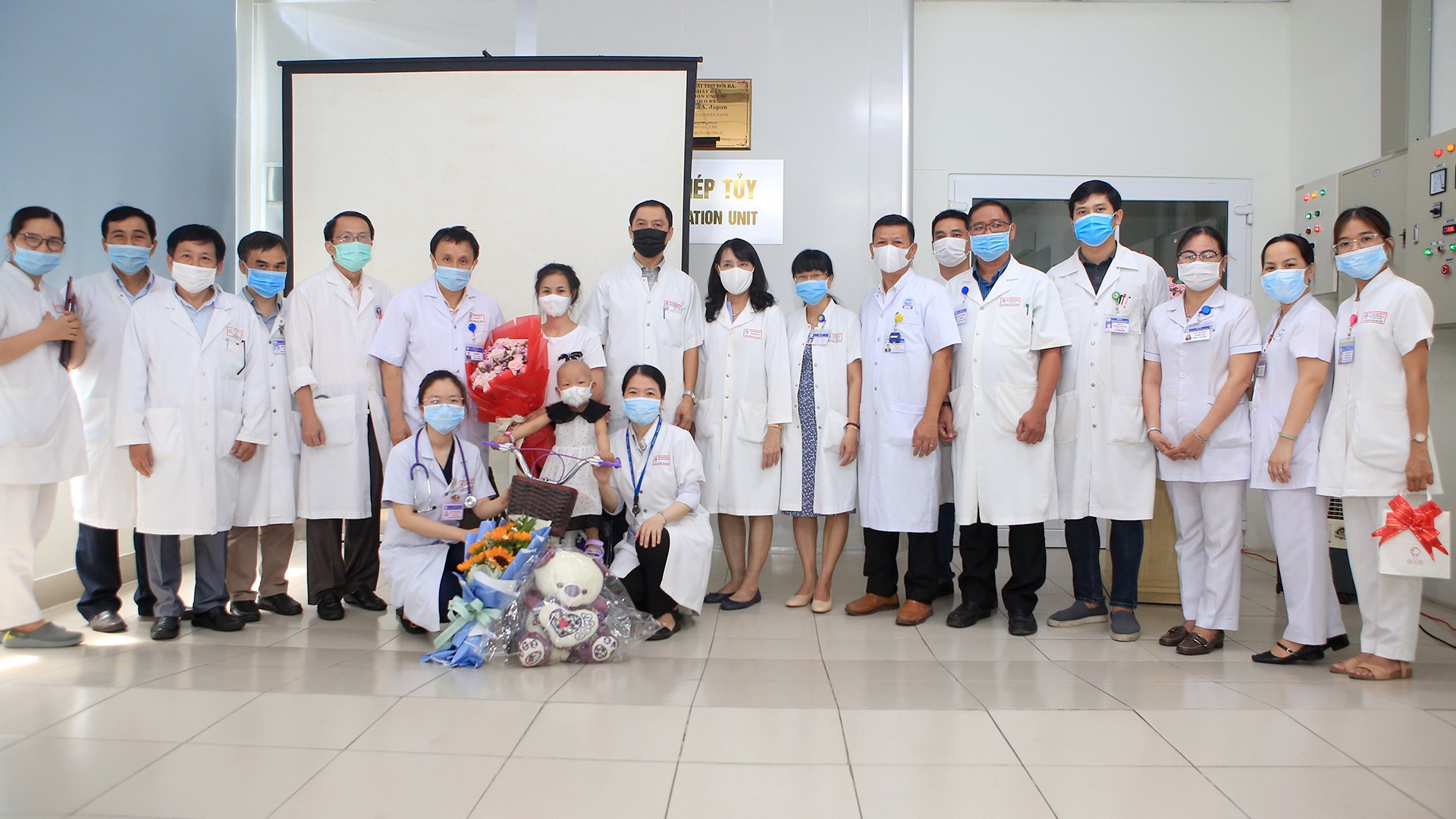 Trẻ thứ 9 được Bệnh viện Trung ương Huế điều trị th&agrave;nh c&ocirc;ng căn bệnh u nguy&ecirc;n b&agrave;o thần kinh - Ảnh 2.