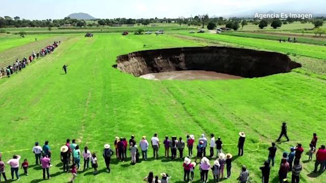 Mexico: Hố tử thần lan rộng, hơn cả sân bóng đá - Ảnh 4.