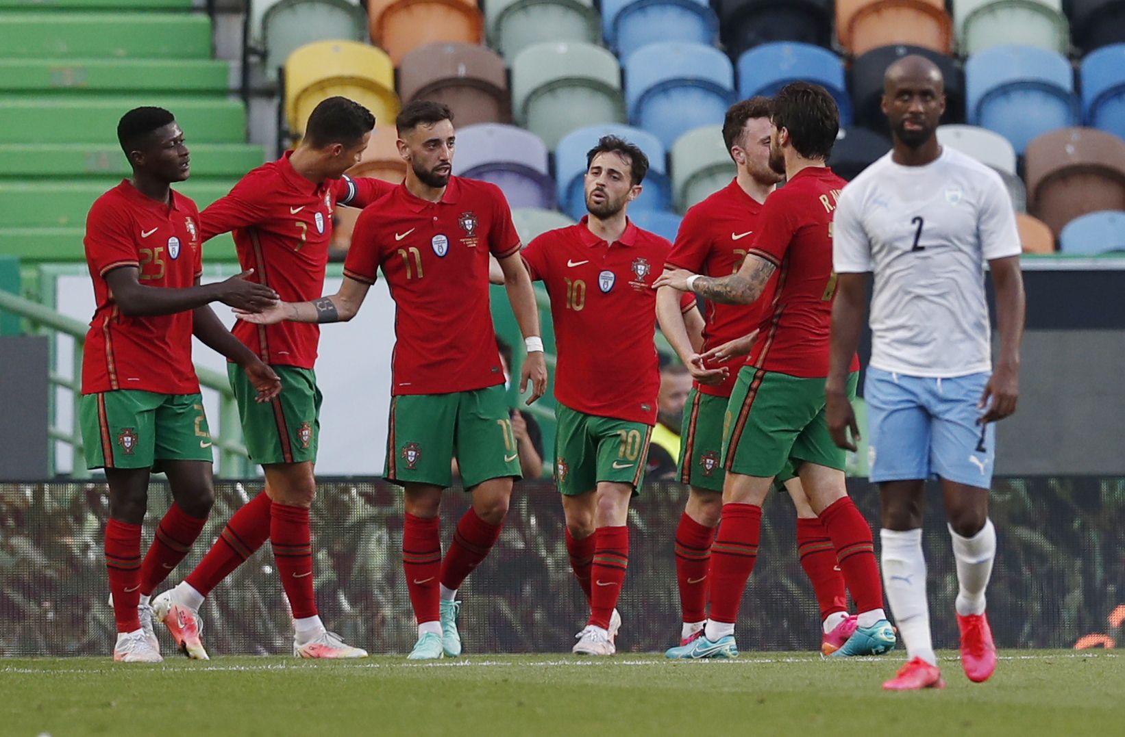 Bruno Fernandes b&ugrave;ng nổ giao hữu, Bồ Đ&agrave;o Nha đ&egrave; bẹp Israel - Ảnh 5.