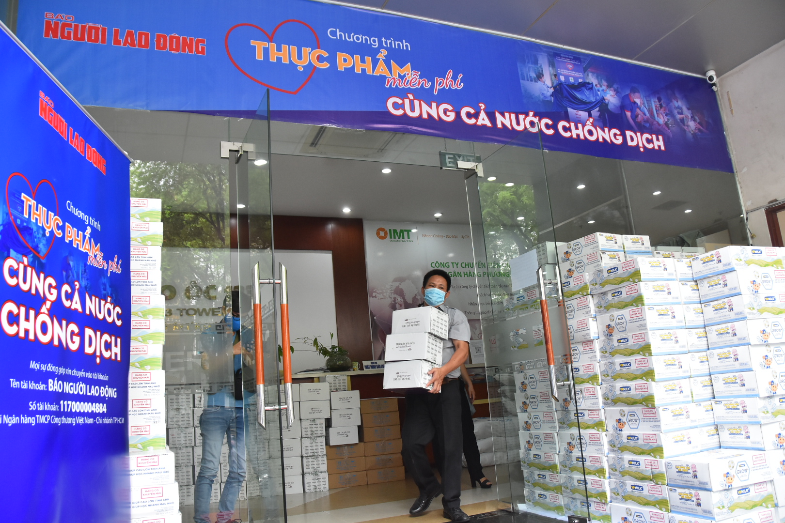 Chương trình Thực phẩm miễn phí cùng cả nước chống dịch đến quận Gò Vấp - Ảnh 6.