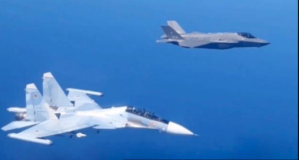 Máy bay chiến đấu Su-30SM của Nga và F-35A của NATO ghìm nhau trên biển Baltic