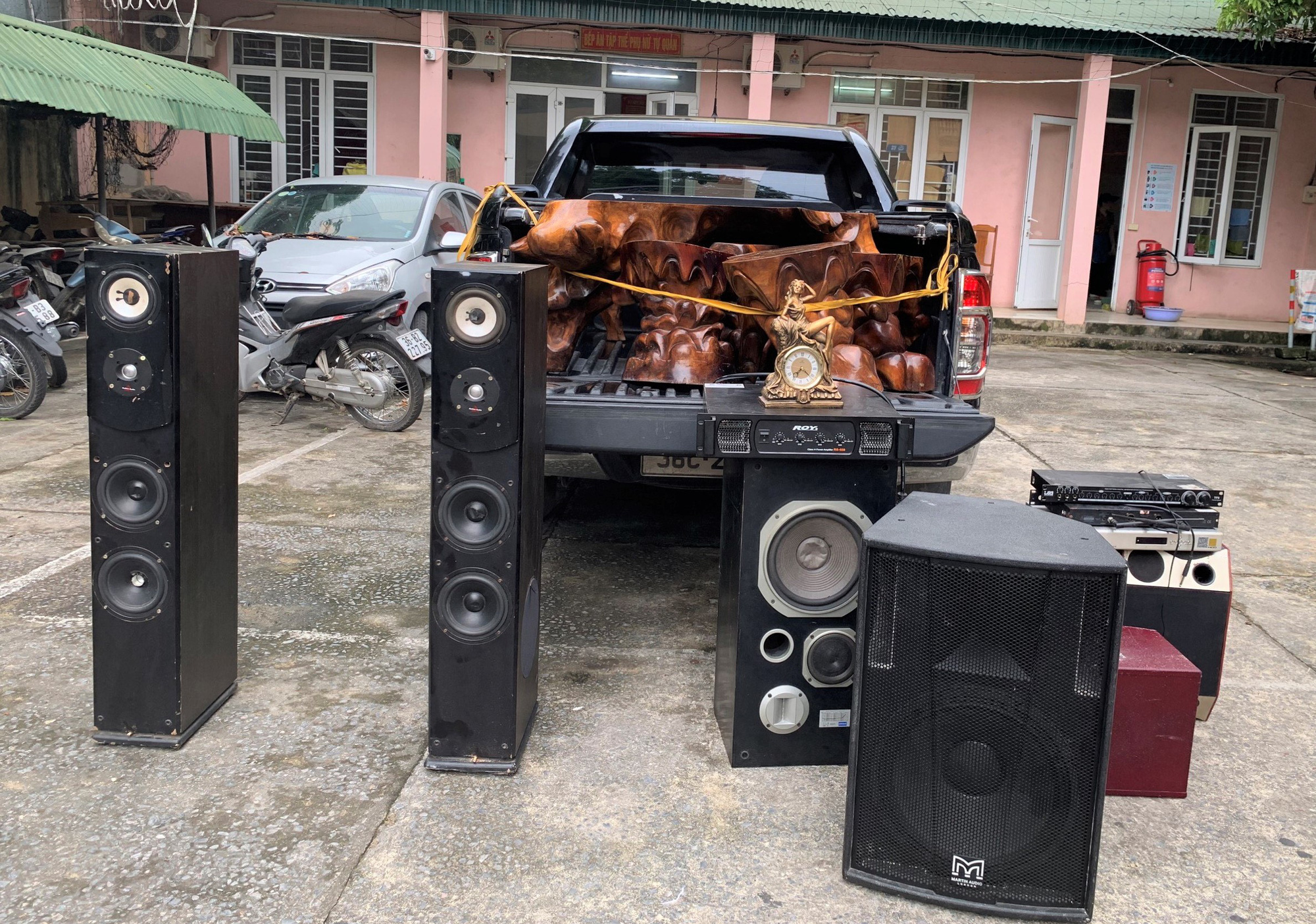 Ổ nh&oacute;m d&ugrave;ng &ocirc;t&ocirc; b&aacute;n tải đi trộm cắp t&agrave;i sản h&agrave;ng tỉ đồng tại c&aacute;c c&ocirc;ng sở, nh&agrave; d&acirc;n - Ảnh 2.
