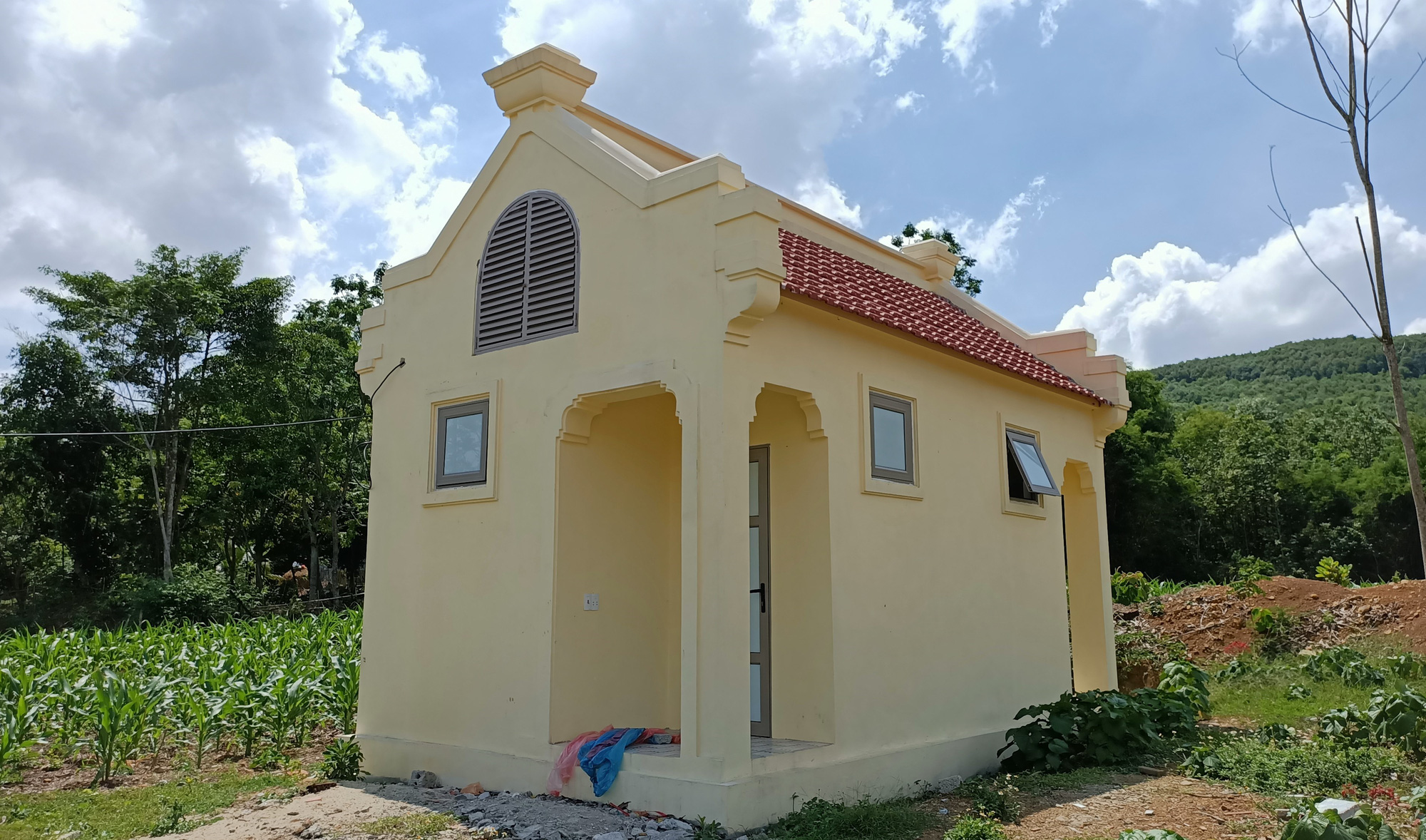 Vụ nh&agrave; vệ sinh nửa tỉ đồng cửa đ&oacute;ng then c&agrave;i: Ph&oacute; chủ tịch tỉnh Thanh H&oacute;a chỉ đạo l&agrave;m r&otilde; - Ảnh 3.