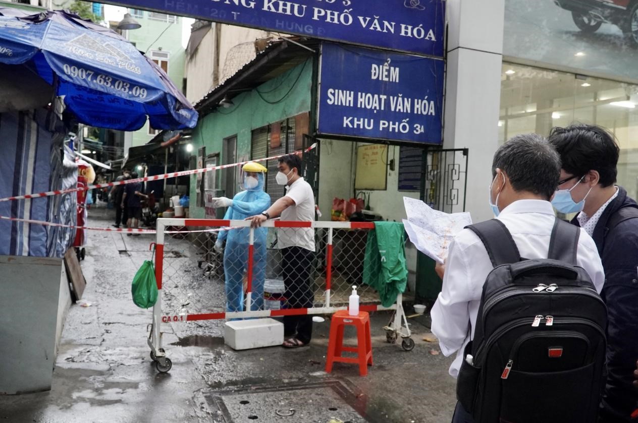 TP HCM: Chuỗi lây nhiễm SARS-CoV-2 liên quan giữa chung cư và quán nước
