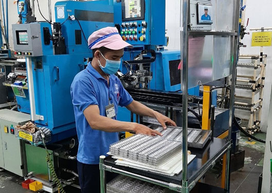 C&ocirc;ng nh&acirc;n kh&ocirc;ng lo thiếu việc - Ảnh 1.