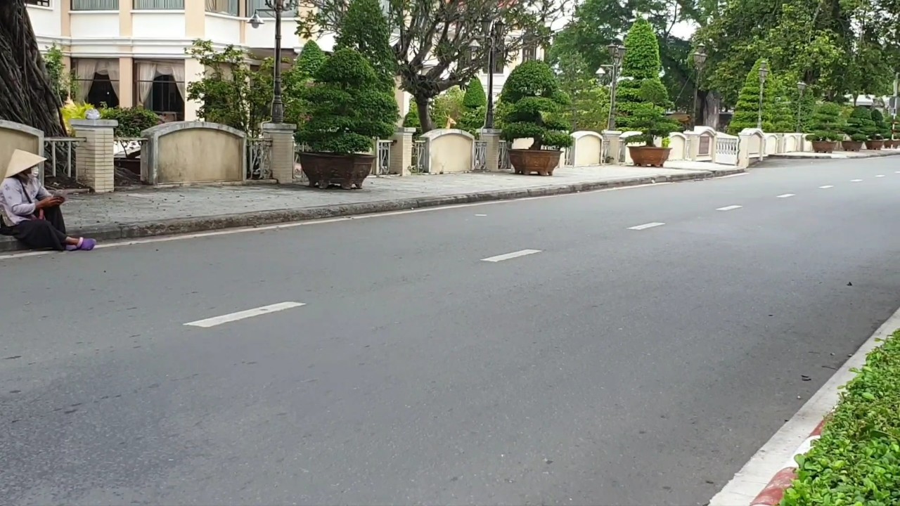 CLIP: Đường phố Tiền Giang vắng tanh ng&agrave;y đầu gi&atilde;n c&aacute;ch theo Chỉ thị 15 - Ảnh 3.