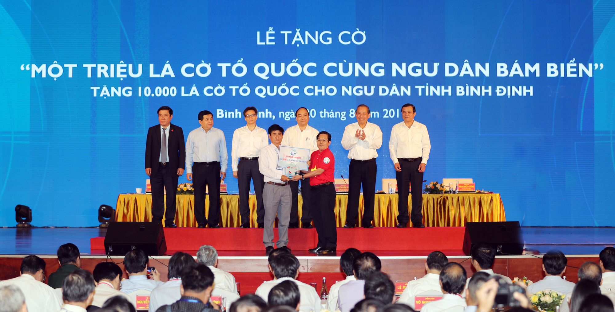 Sát cánh cùng đồng bào trên từng tấc đất quê hương