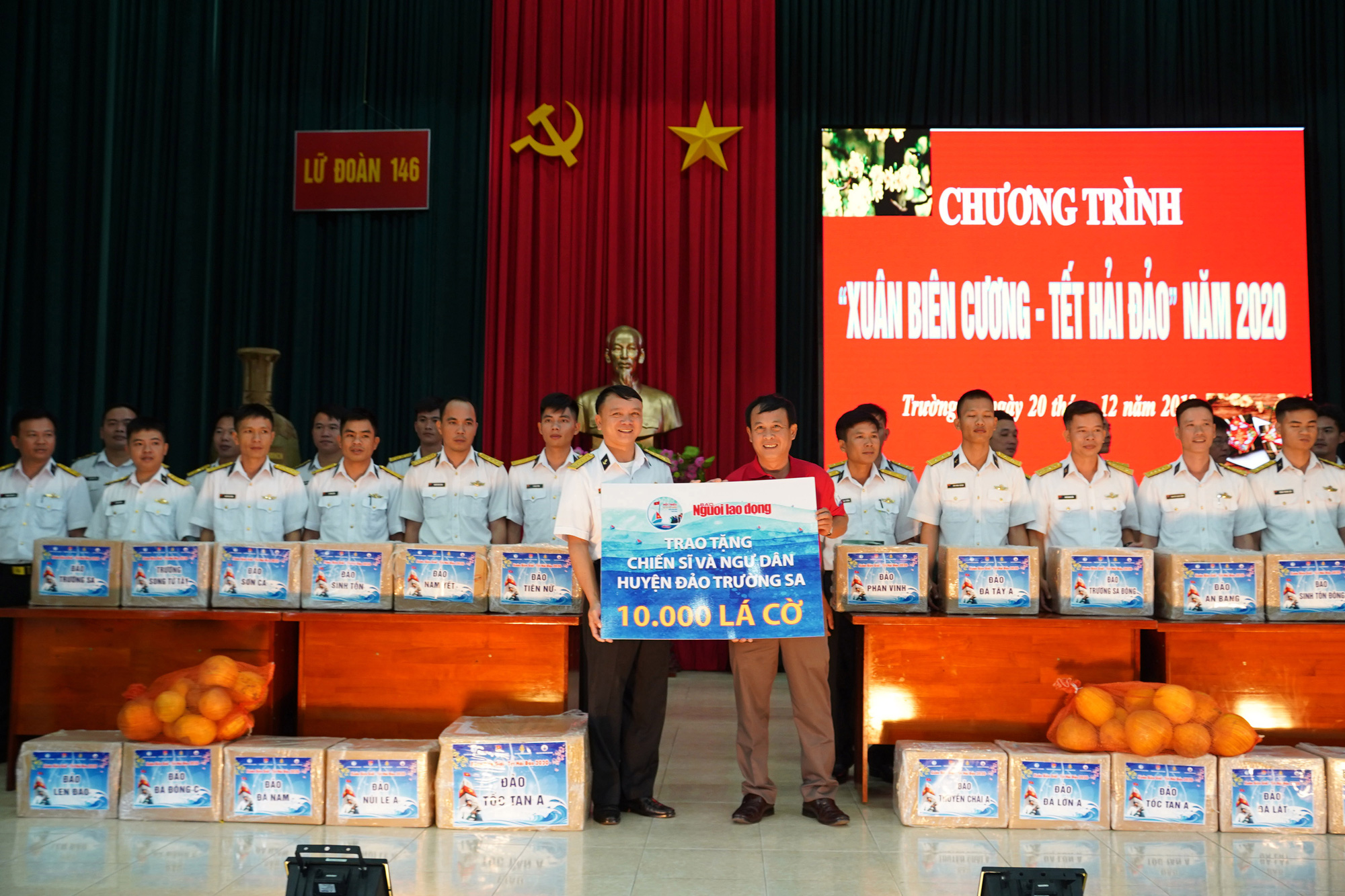S&aacute;t c&aacute;nh c&ugrave;ng đồng b&agrave;o tr&ecirc;n từng tấc đất qu&ecirc; hương - Ảnh 2.
