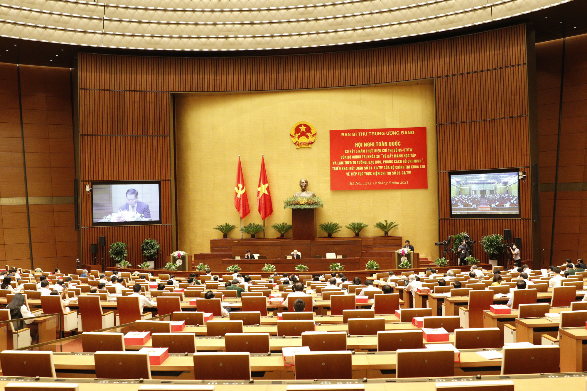 Đẩy mạnh hơn nữa việc học tập Bác Hồ