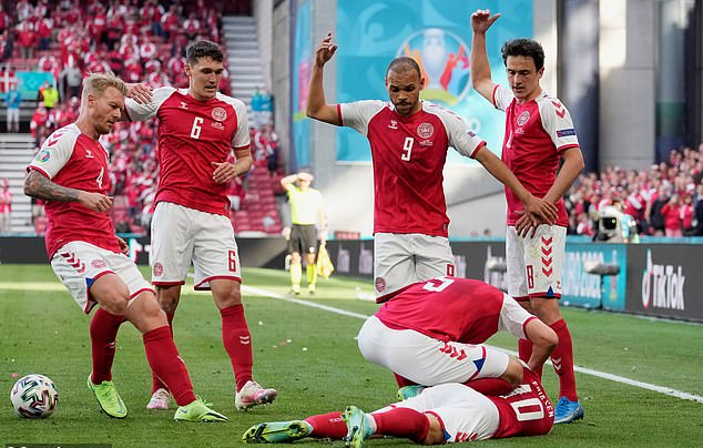 Cú sốc Eriksen và cách ứng xử đầy tình người của bóng đá châu Âu